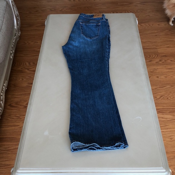 Like new boot cut jeans - Picture 2 of 7